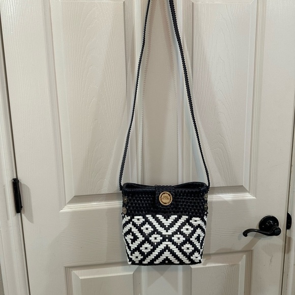 Maria Victoria handmade bag in Mexico.  Navy blue and white - Picture 3 of 7